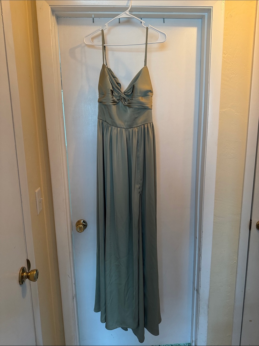 Elegant Pistachio Green Spaghetti-Strap Evening Dress